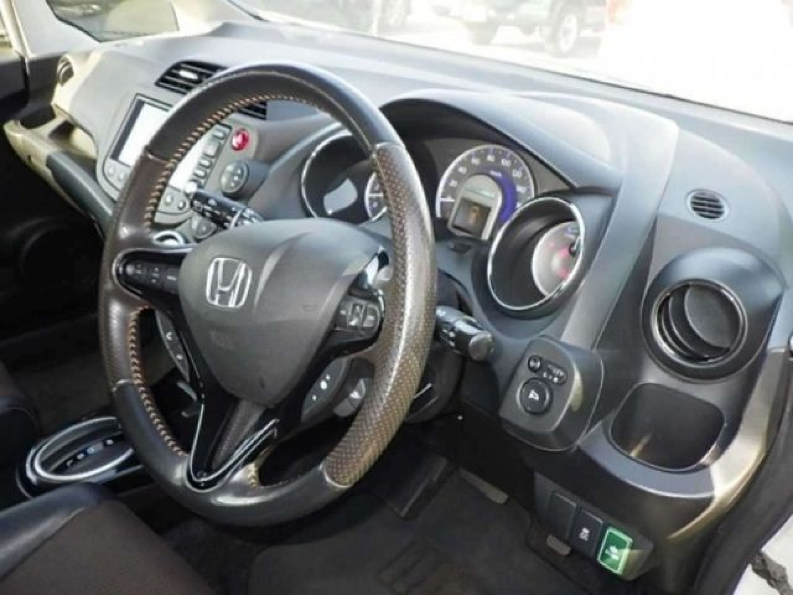 Honda Fit Shuttle Hybrid 2011